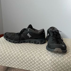 On Cloud black running shoes men’s size 13